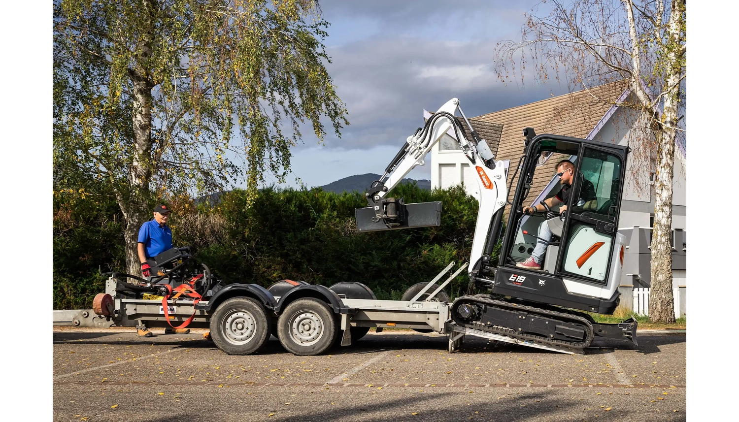 Baggerpark Rottenburg - Baggervermietung - Maschinentransporter Indigo